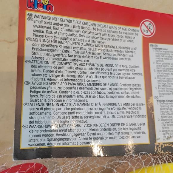 NWT firefighter wearable water gun - Picture 3 of 8